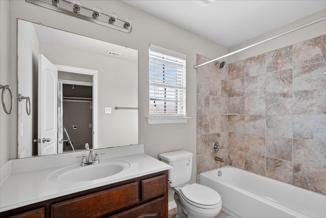 897 Shelby Lane, Lewisville, TX 75056