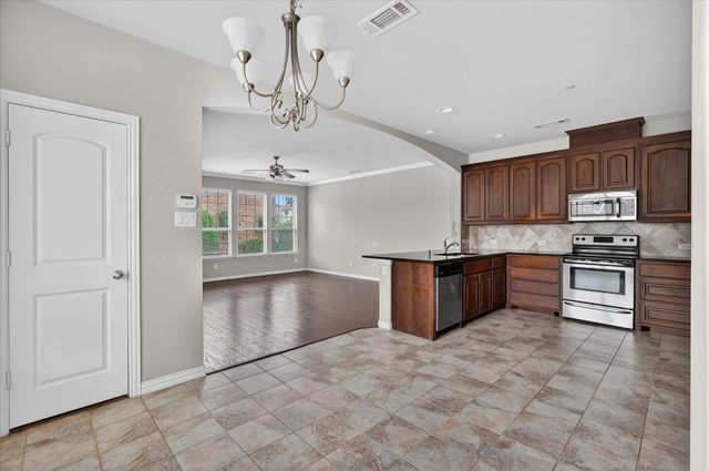 897 Shelby Lane, Lewisville, TX 75056