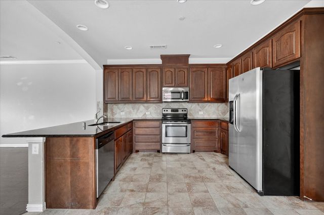 897 Shelby Lane, Lewisville, TX 75056