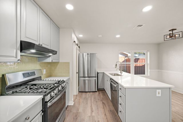 4 Robins Nest Drive, Hickory Creek, TX 75065