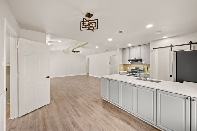 4 Robins Nest Drive, Hickory Creek, TX 75065