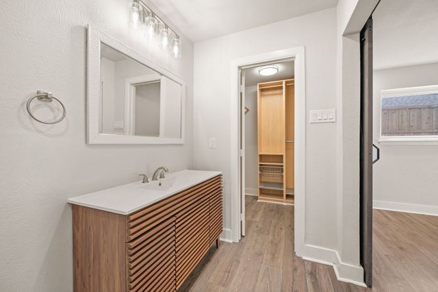 4 Robins Nest Drive, Hickory Creek, TX 75065