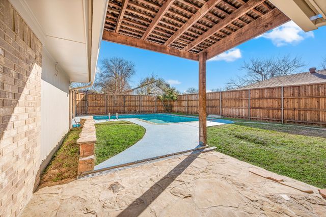 4 Robins Nest Drive, Hickory Creek, TX 75065