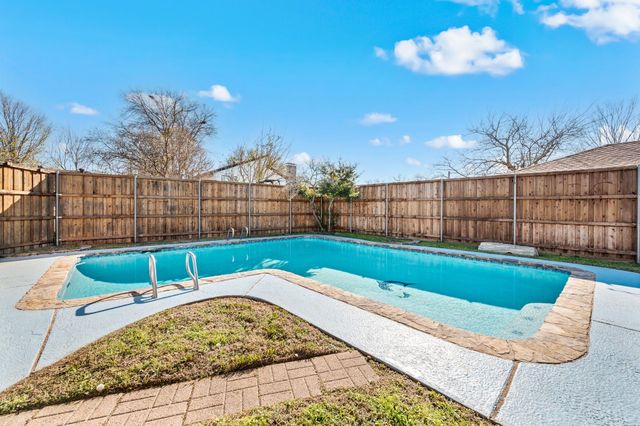 4 Robins Nest Drive, Hickory Creek, TX 75065