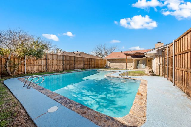 4 Robins Nest Drive, Hickory Creek, TX 75065