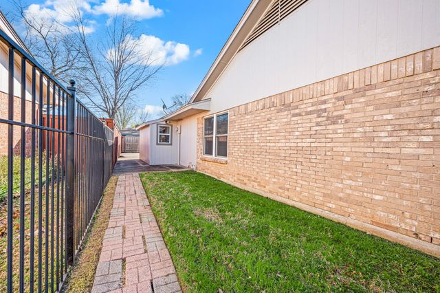 4 Robins Nest Drive, Hickory Creek, TX 75065