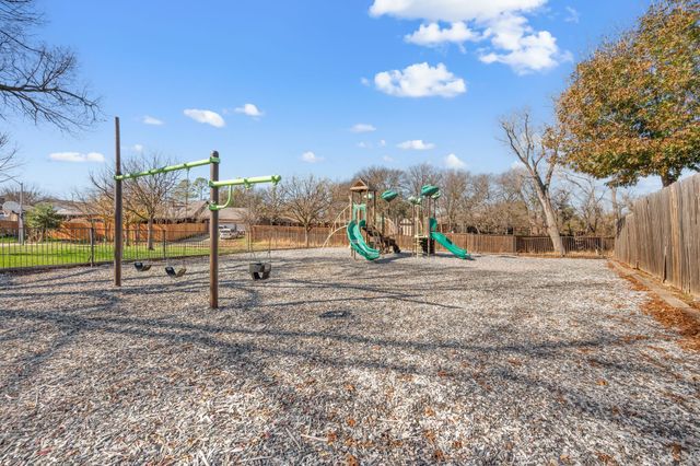 4 Robins Nest Drive, Hickory Creek, TX 75065