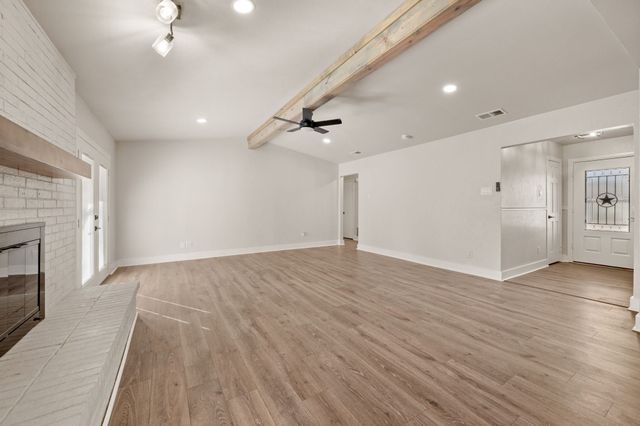 4 Robins Nest Drive, Hickory Creek, TX 75065