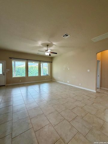 646 Ridge Lawn Dr, New Braunfels, TX 78130