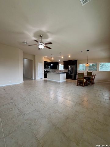 646 Ridge Lawn Dr, New Braunfels, TX 78130