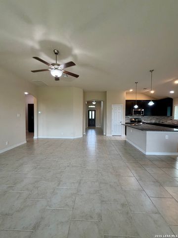 646 Ridge Lawn Dr, New Braunfels, TX 78130