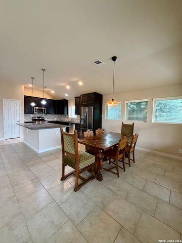 646 Ridge Lawn Dr, New Braunfels, TX 78130