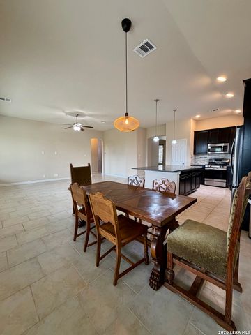 646 Ridge Lawn Dr, New Braunfels, TX 78130