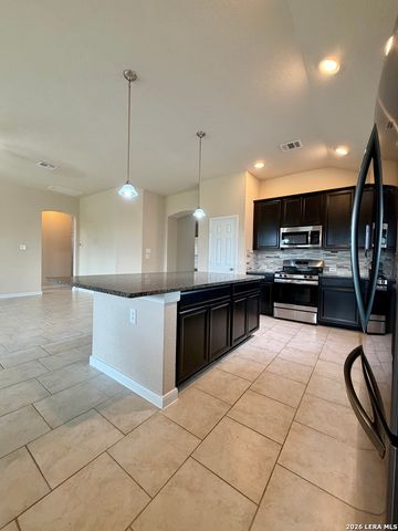 646 Ridge Lawn Dr, New Braunfels, TX 78130