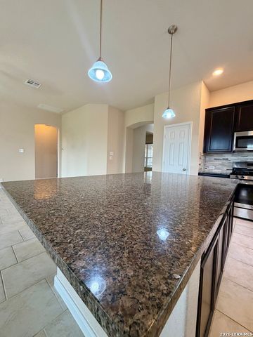 646 Ridge Lawn Dr, New Braunfels, TX 78130