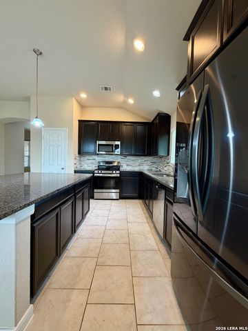 646 Ridge Lawn Dr, New Braunfels, TX 78130