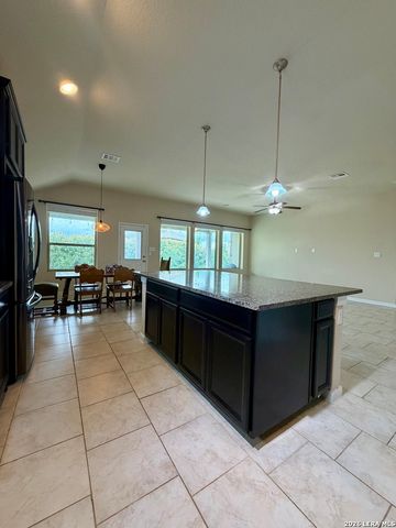 646 Ridge Lawn Dr, New Braunfels, TX 78130