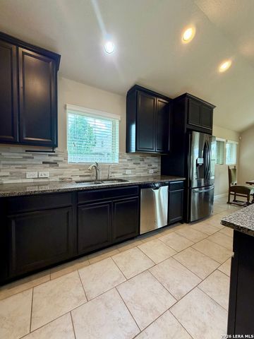 646 Ridge Lawn Dr, New Braunfels, TX 78130