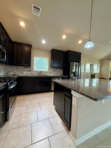 646 Ridge Lawn Dr, New Braunfels, TX 78130