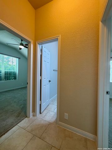 646 Ridge Lawn Dr, New Braunfels, TX 78130