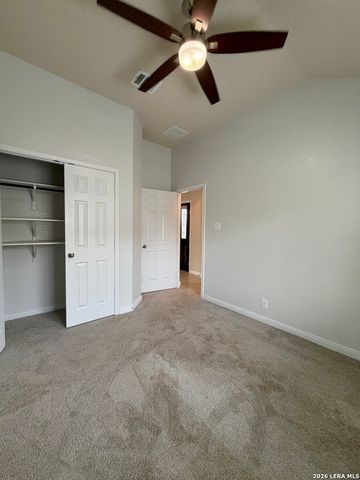 646 Ridge Lawn Dr, New Braunfels, TX 78130