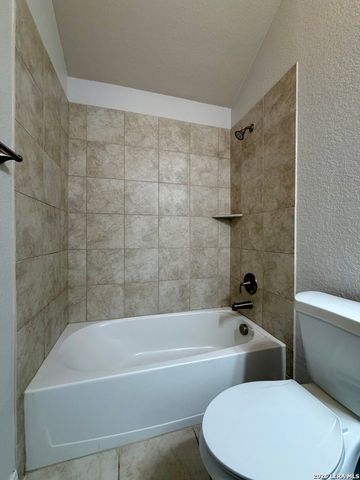 646 Ridge Lawn Dr, New Braunfels, TX 78130