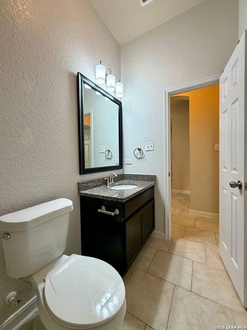 646 Ridge Lawn Dr, New Braunfels, TX 78130