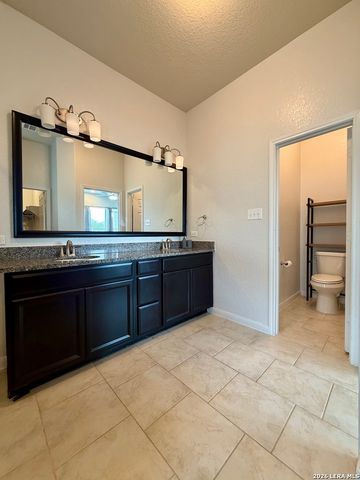 646 Ridge Lawn Dr, New Braunfels, TX 78130
