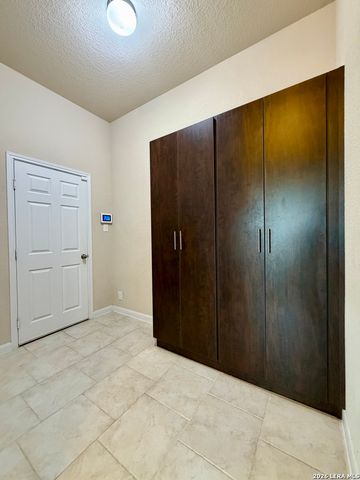 646 Ridge Lawn Dr, New Braunfels, TX 78130