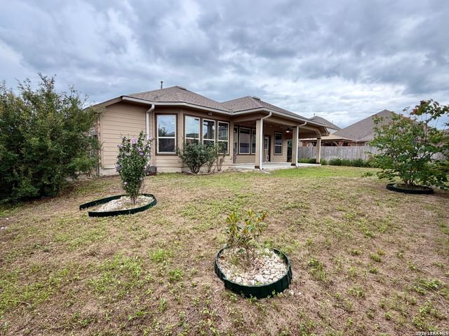 646 Ridge Lawn Dr, New Braunfels, TX 78130