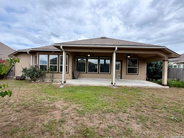 646 Ridge Lawn Dr, New Braunfels, TX 78130