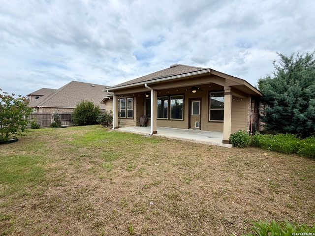 646 Ridge Lawn Dr, New Braunfels, TX 78130