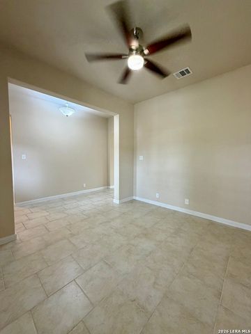 646 Ridge Lawn Dr, New Braunfels, TX 78130