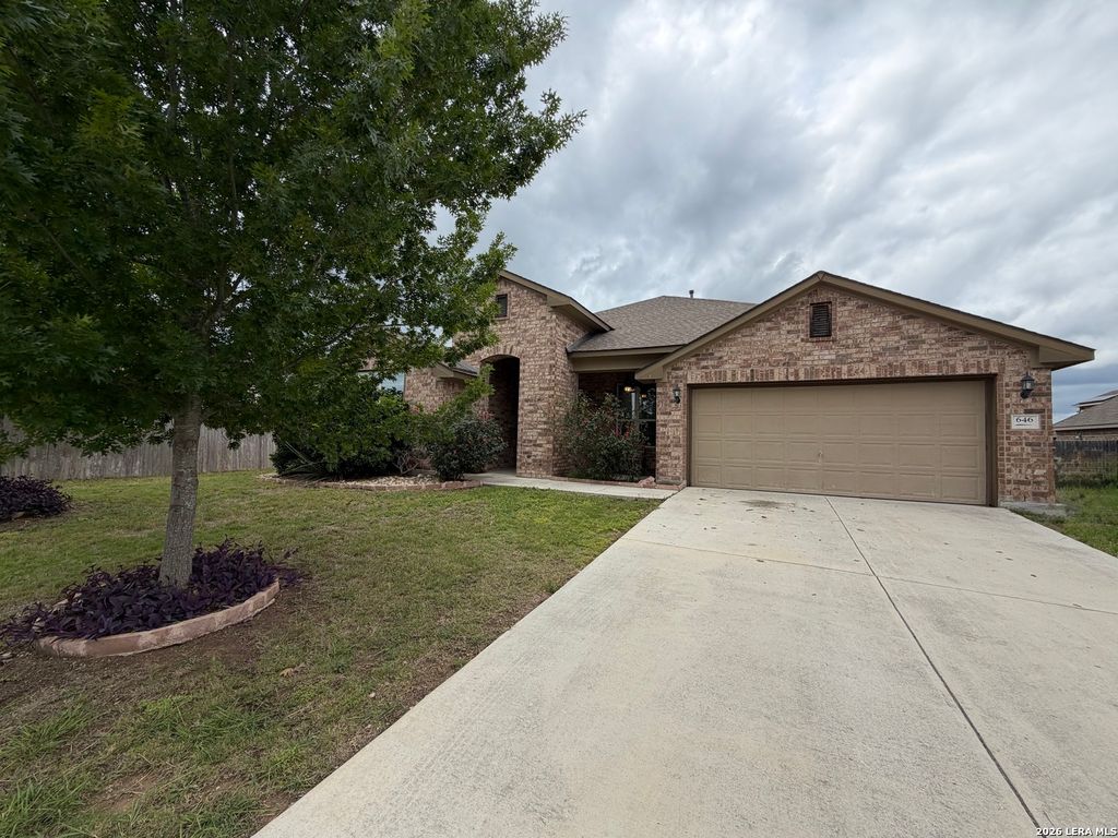 646 Ridge Lawn Dr, New Braunfels, TX 78130