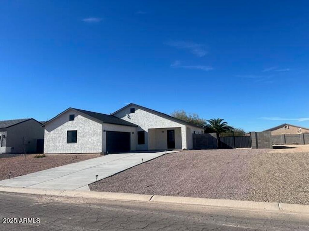 15988 S YAVA Road, Arizona City, AZ 85123