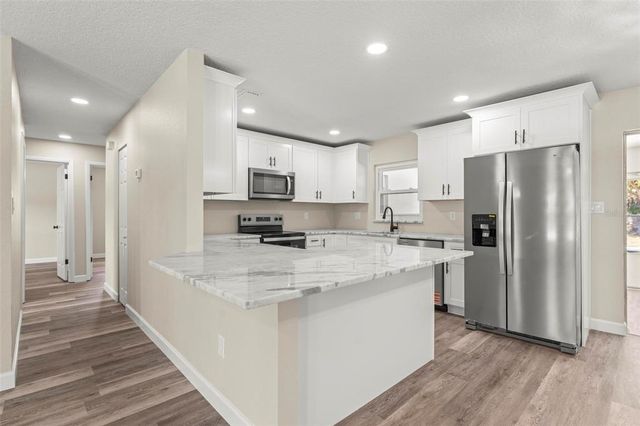 31 OAK COURT, Eustis, FL 32726