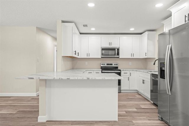 31 OAK COURT, Eustis, FL 32726
