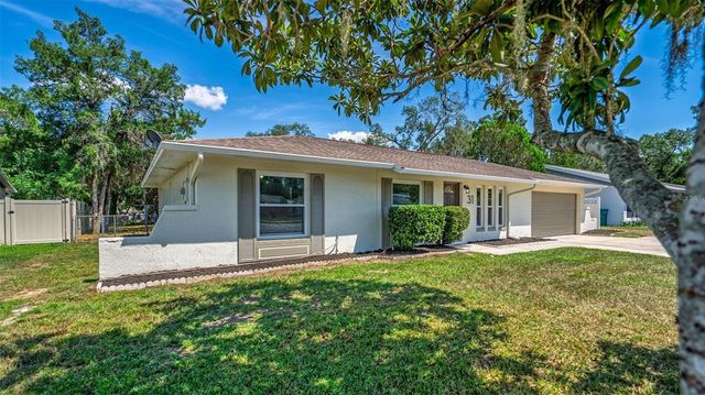 31 OAK COURT, Eustis, FL 32726
