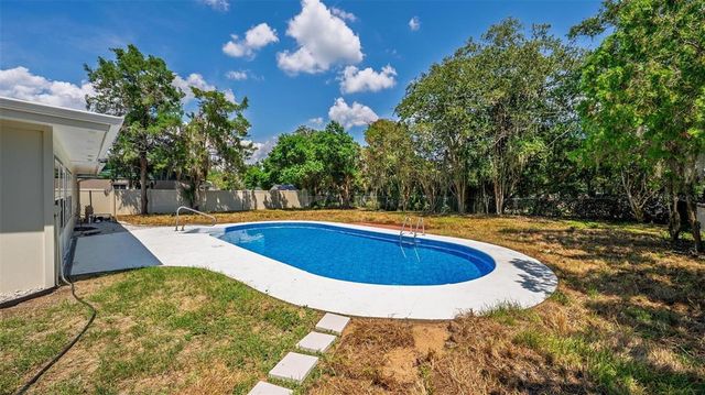 31 OAK COURT, Eustis, FL 32726