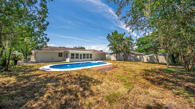 31 OAK COURT, Eustis, FL 32726