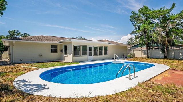 31 OAK COURT, Eustis, FL 32726