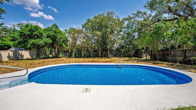 31 OAK COURT, Eustis, FL 32726