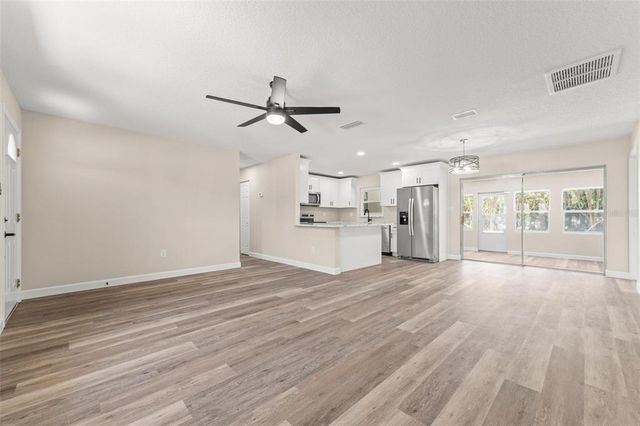 31 OAK COURT, Eustis, FL 32726
