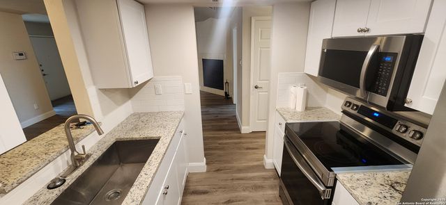 8710 Stream Cir, San Antonio, TX 78250