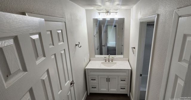 8710 Stream Cir, San Antonio, TX 78250