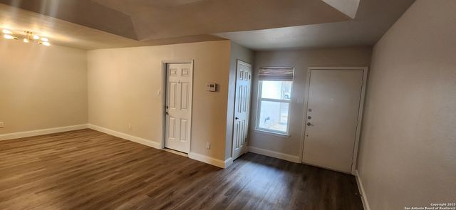 8710 Stream Cir, San Antonio, TX 78250