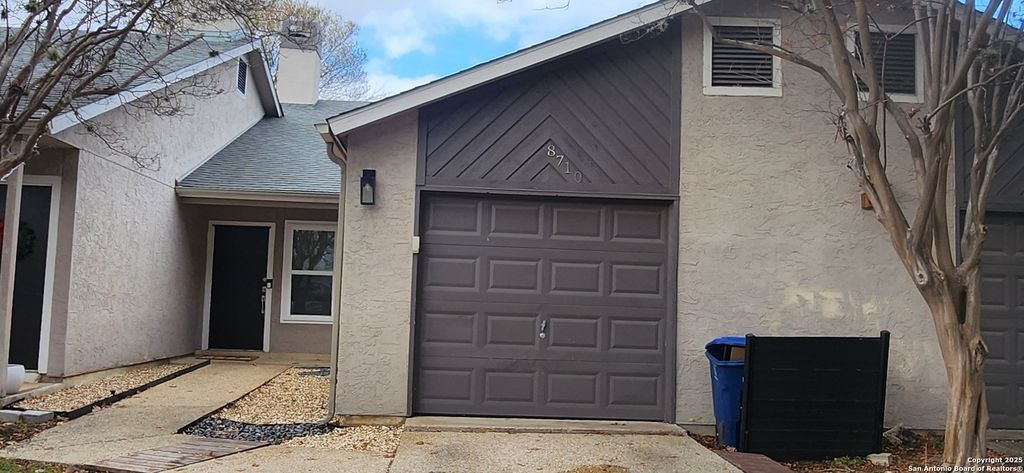 8710 Stream Cir, San Antonio, TX 78250