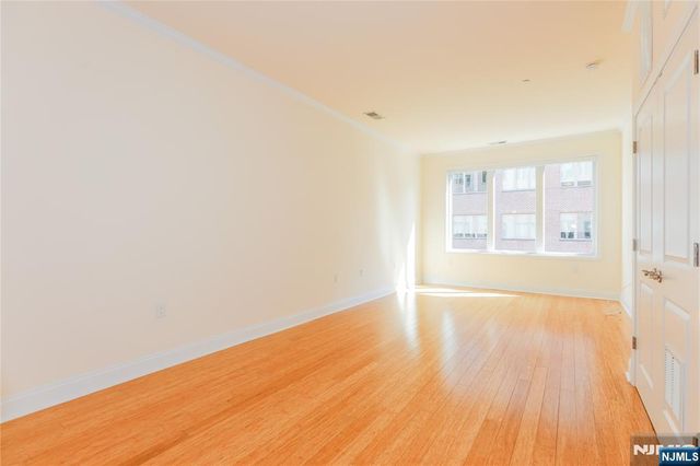 2 Main Street D404, Edgewater, NJ 07020