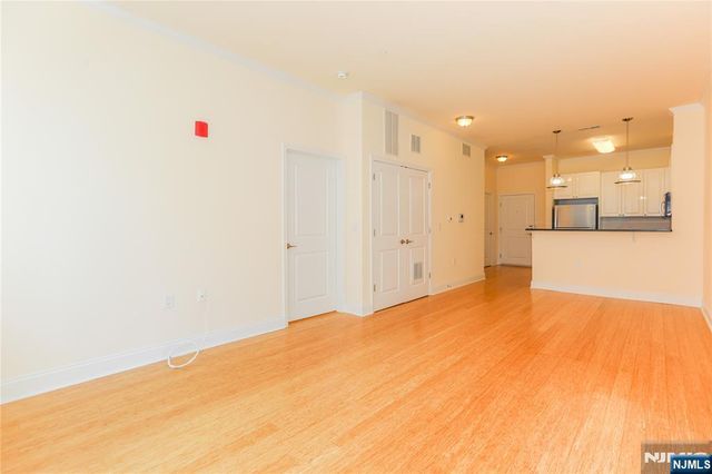 2 Main Street D404, Edgewater, NJ 07020