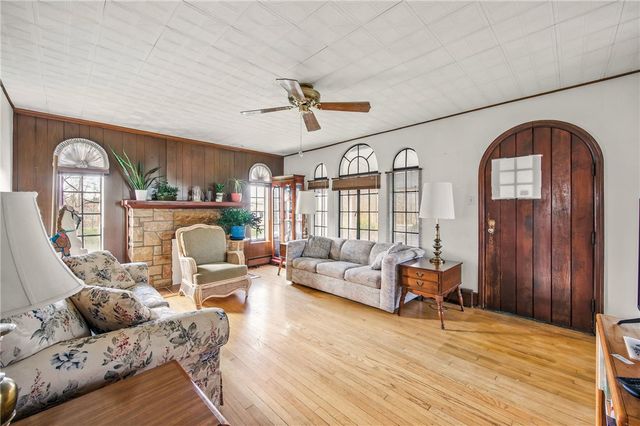 2341 S Hermitage Rd, Hermitage, PA 16148